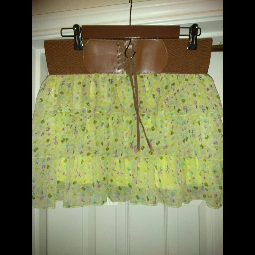Cute yellow skirt